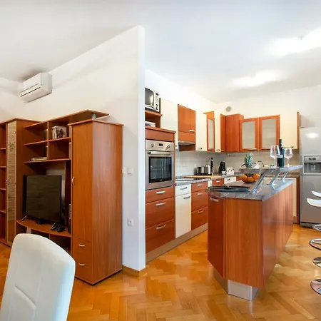 Treasure Apartment